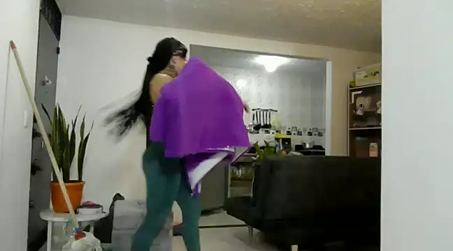 TinnaDawsom online show from March 2, 5:01 am