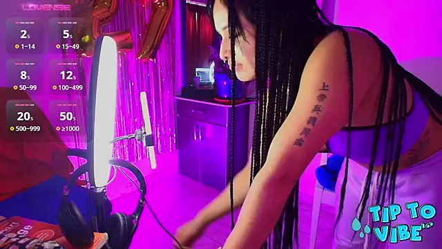 TinnaDawsom online show from March 7, 9:59 pm