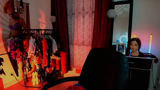 TinnaDawsom online show from November 28, 12:11 am