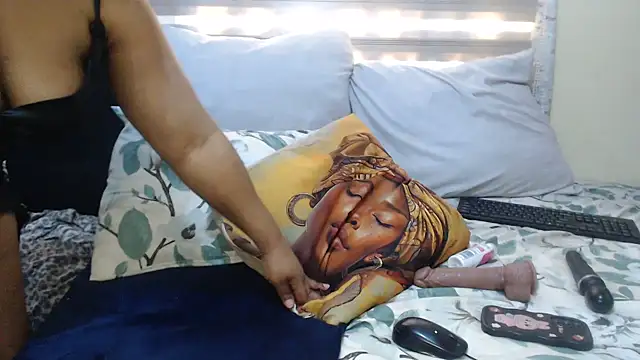 Snapshot of Foxybrownxx1 chatting on June 24, 3:10 pm Foxybrownxx1 online show from June 24, 3:10 pm