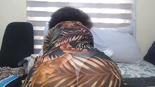 Snapshot of Foxybrownxx1 chatting on June 21, 9:04 am Foxybrownxx1 online show from June 21, 9:04 am