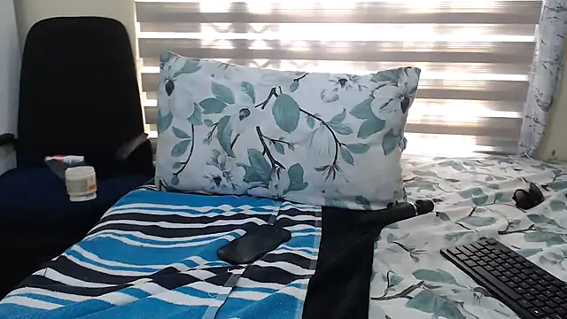 Foxybrownxx1 online show from May 8, 7:23 am