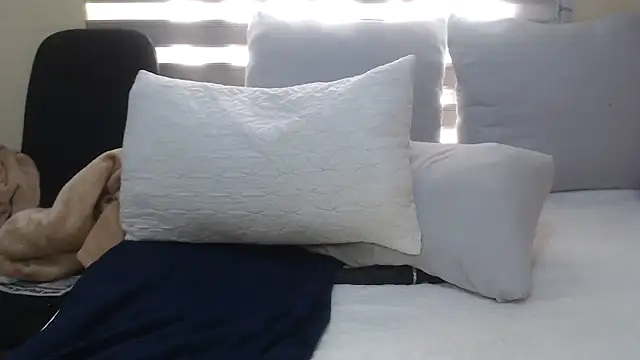 Snapshot of Foxybrownxx1 chatting on June 13, 6:22 am Foxybrownxx1 online show from June 13, 6:22 am