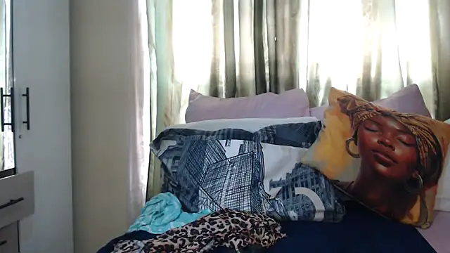 Foxybrownxx1 online show from November 26, 7:08 am