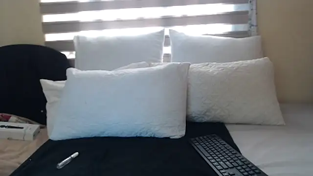Foxybrownxx1 online show from June 1, 6:13 am