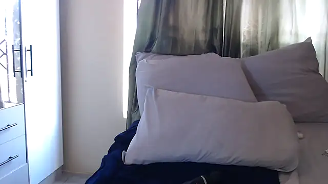 Foxybrownxx1 online show from February 1, 6:44 am