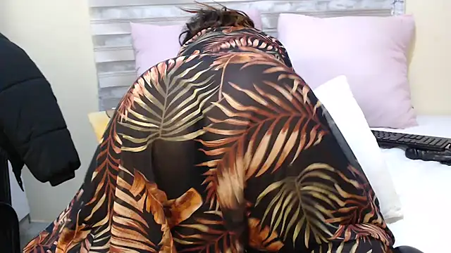 Foxybrownxx1 online show from May 26, 5:44 pm