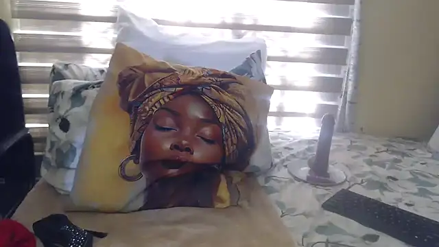 Snapshot of Foxybrownxx1 chatting on July 7, 7:34 am Foxybrownxx1 online show from July 7, 7:34 am