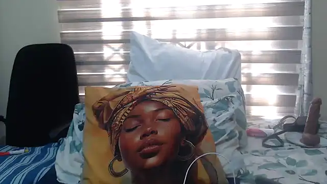 Snapshot of Foxybrownxx1 chatting on July 3, 7:48 am Foxybrownxx1 online show from July 3, 7:48 am
