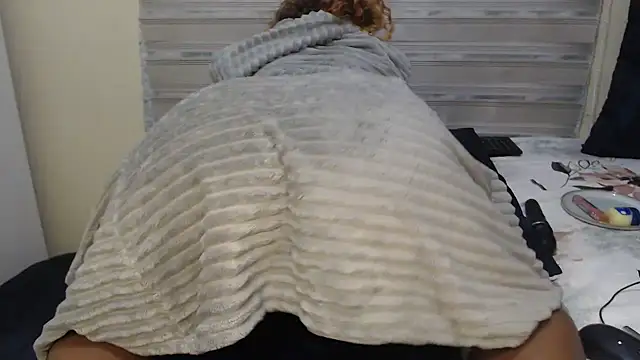Foxybrownxx1 online show from May 12, 7:31 pm