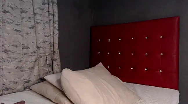 Snapshot of Foxybrownxx1 chatting on March 11, 7:36 pm Foxybrownxx1 online show from March 11, 7:36 pm