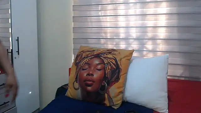 Foxybrownxx1 online show from April 11, 6:10 am