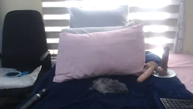 Snapshot of Foxybrownxx1 chatting on June 16, 7:08 am Foxybrownxx1 online show from June 16, 7:08 am