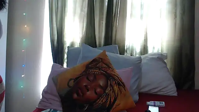 Foxybrownxx1 online show from December 18, 6:29 am