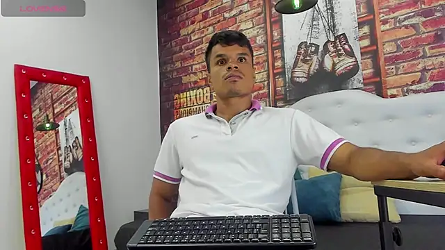 Derek Lustfordx online show from September 25, 11:38 am