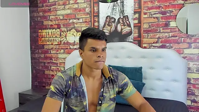 Derek Lustfordx online show from September 29, 11:27 am