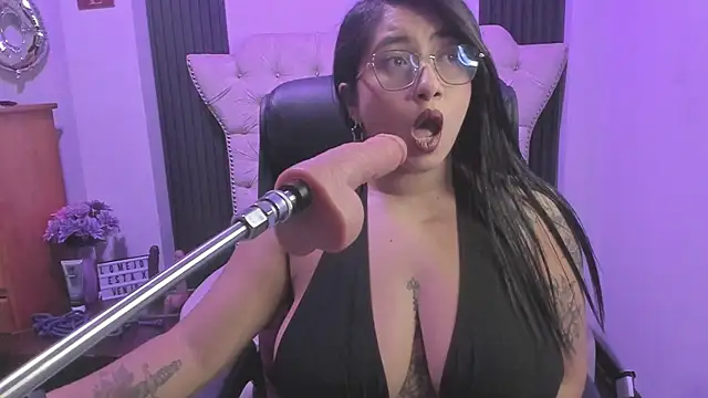 Snapshot of Sexy_cristall_ chatting on June 24, 8:39 pm Sexy cristall online show from June 24, 8:39 pm