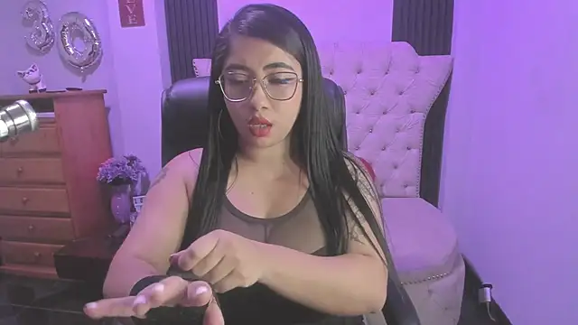 Snapshot of Sexy_cristall_ chatting on June 16, 7:14 pm Sexy cristall online show from June 16, 7:14 pm