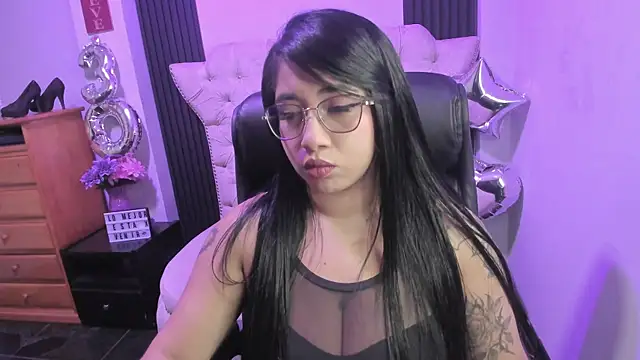 Snapshot of Sexy_cristall_ chatting on May 5, 8:23 pm Sexy cristall online show from May 5, 8:23 pm