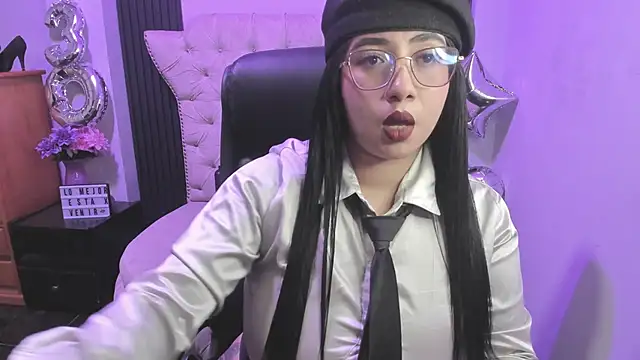 Snapshot of Sexy_cristall_ chatting on May 7, 10:13 pm Sexy cristall online show from May 7, 10:13 pm
