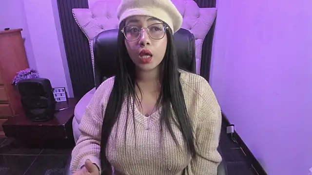 Snapshot of Sexy_cristall_ chatting on July 14, 8:48 pm Sexy cristall online show from July 14, 8:48 pm