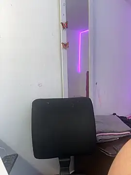 nix white online show from November 6, 2:04 am