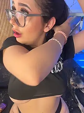 LylaLee111 online show from November 23, 2:16 pm