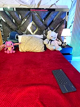 Snapshot of LylaLee111 chatting on October 11, 1:12 pm LylaLee111 online show from October 11, 1:12 pm