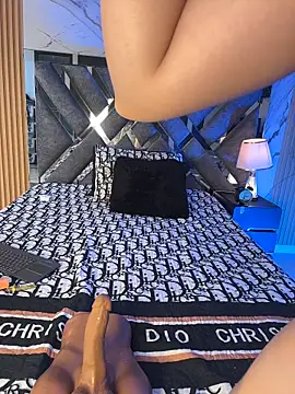 LylaLee111 online show from November 6, 1:04 pm