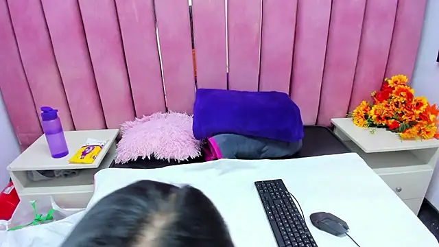 Miaa Smiith  online show from December 20, 4:04 am