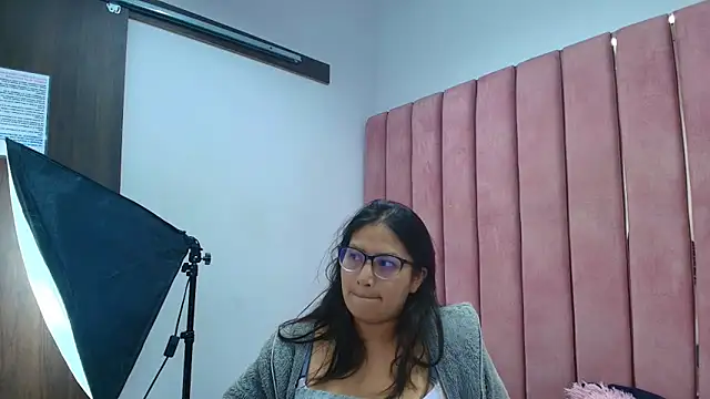 Miaa Smiith  online show from December 23, 3:28 am