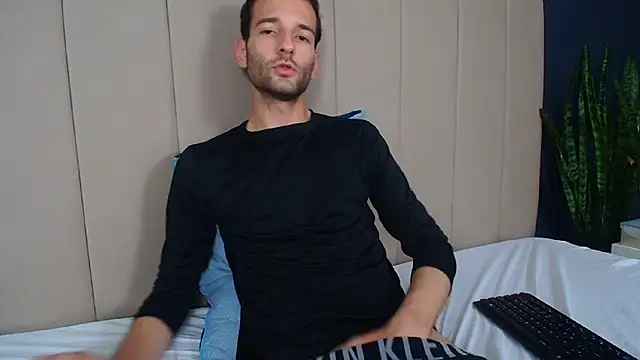 Snapshot of Christopher_saint chatting on April 10, 1:40 pm Christopher saint online show from April 10, 1:40 pm