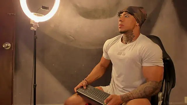 bradley smith online show from March 18, 3:12 pm