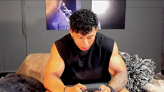 bradley smith online show from December 15, 6:30 am