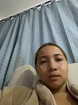 Snapshot of queen_angelique chatting on February 13, 5:16 am queen angelique online show from February 13, 5:16 am