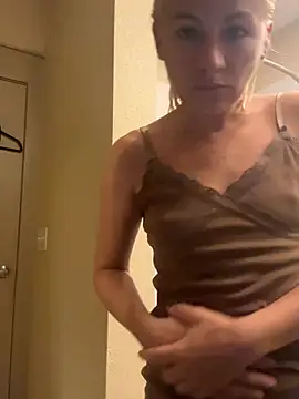 girlfriendmissy online show from November 13, 10:02 pm