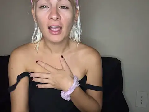 Snapshot of girlfriendmissy chatting on September 28, 5:53 pm girlfriendmissy online show from September 28, 5:53 pm