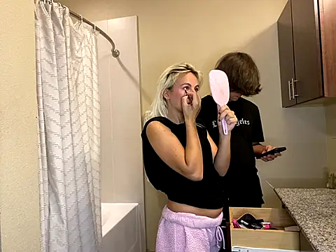 Snapshot of girlfriendmissy chatting on September 13, 10:21 pm girlfriendmissy online show from September 13, 10:21 pm
