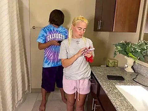 girlfriendmissy online show from April 15, 11:27 pm