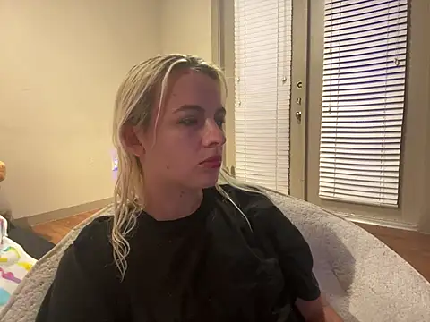 Snapshot of girlfriendmissy chatting on February 26, 3:14 am girlfriendmissy online show from February 26, 3:14 am