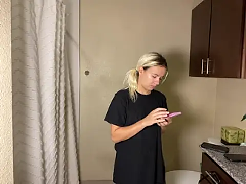 girlfriendmissy online show from March 14, 5:30 pm