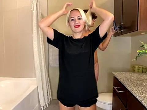 girlfriendmissy online show from December 13, 11:55 pm