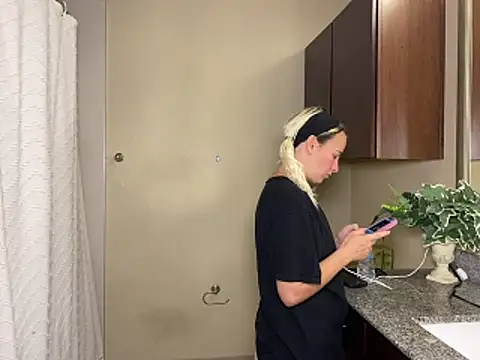 girlfriendmissy online show from March 19, 6:52 pm