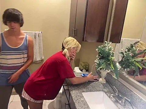 Snapshot of girlfriendmissy chatting on July 10, 10:32 pm girlfriendmissy online show from July 10, 10:32 pm