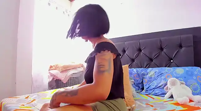 Snapshot of Emmy_cole_ chatting on March 3, 4:36 pm Emmy cole online show from March 3, 4:36 pm