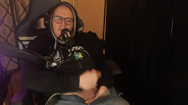 chicostick413 online show from March 28, 10:55 pm