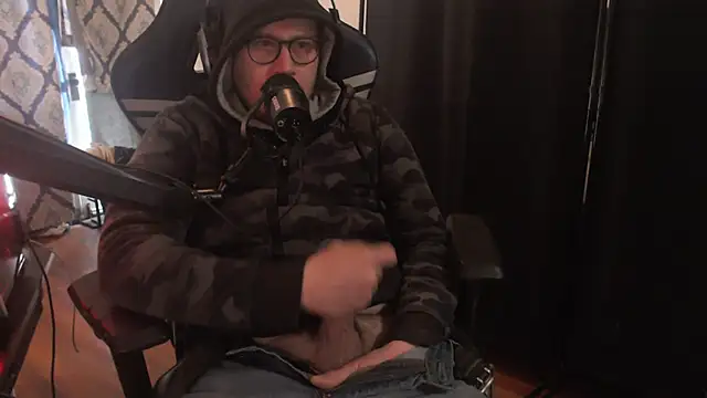 chicostick413 online show from April 8, 1:01 pm