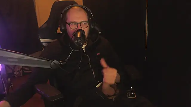 chicostick413 online show from December 3, 10:09 pm