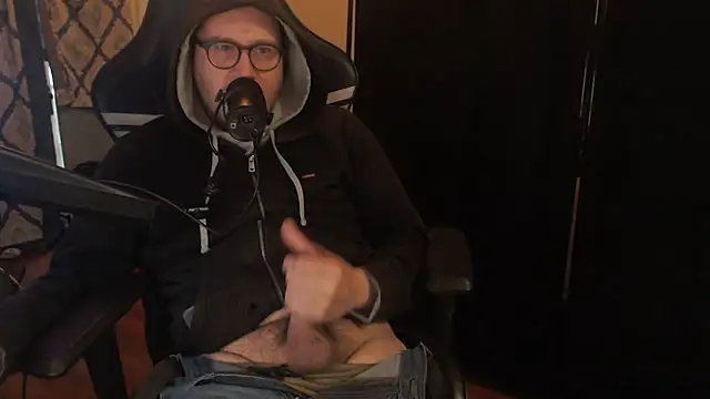 chicostick413 online show from April 6, 11:55 am