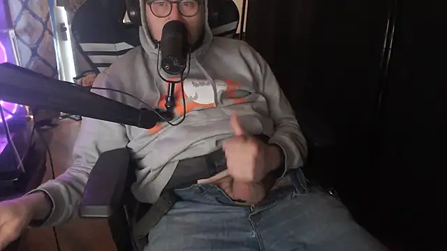 chicostick413 online show from April 7, 2:08 pm